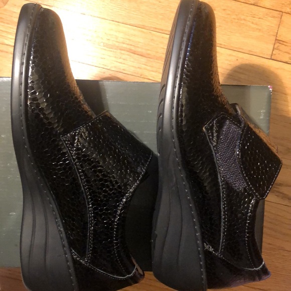 Brand new spring step genuine lacquer leather Corvo loafers - Picture 3 of 11